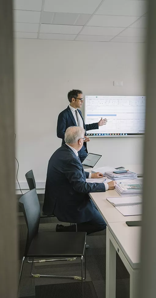 Réunion sur un projet de cession d'entreprise avec des conseillers de Terres d'Experts