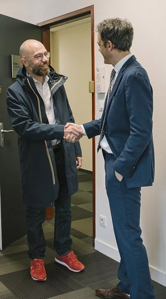 Echange entre un expert et un entrepreneur sur les étapes de cession